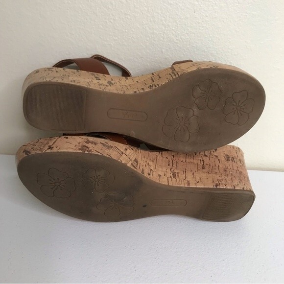 Yuu Roonie Tan Cork Wedge T Strap Flower Detail Open Toe Sandal Women Size 9 - Picture 10 of 13
